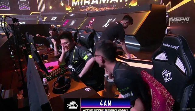 体育总监必 体育总监必